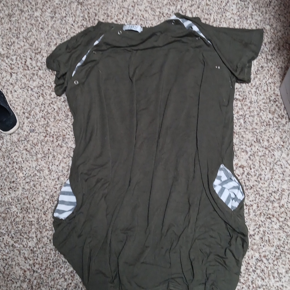 happy mama hospital gown,dark green with gray and white stripes in pocket,size L